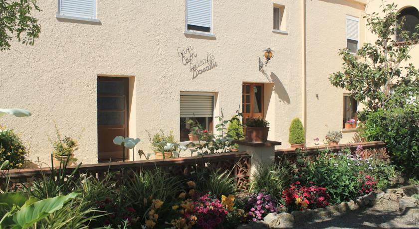 Гостевой дом Hostal Can Bassalis