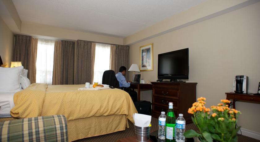 Отель Quality Inn Airport West