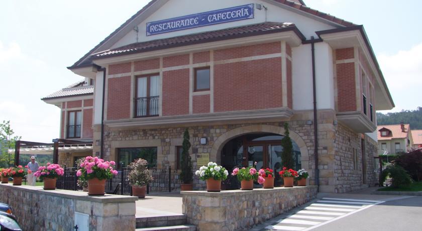 Отель Hotel Valle De Cabezón