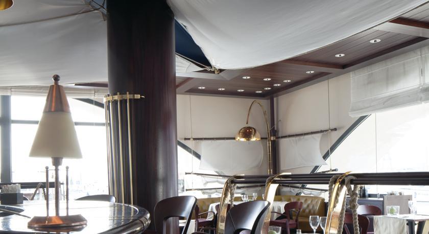 Отель NH Collection Genova Marina