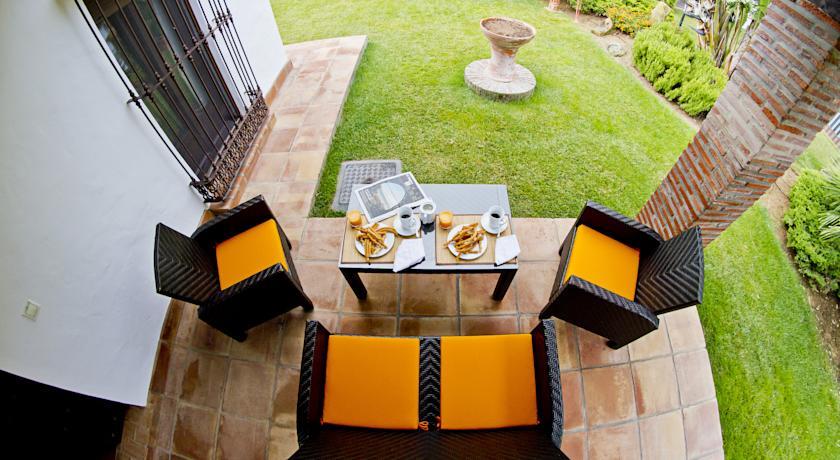 Отель Hacienda Roche Viejo