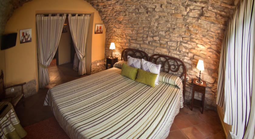 Отель Hostal Rural Mas Rabiol