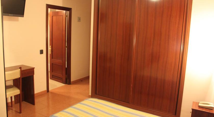Отель Hotel Valdés