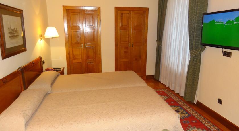 Отель Hotel Hernán Cortés