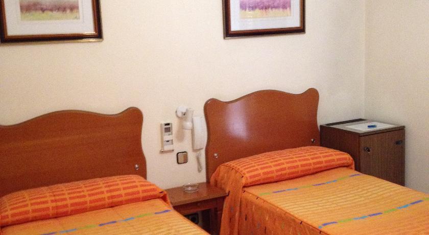 Гостевой дом Hostal Cervantes