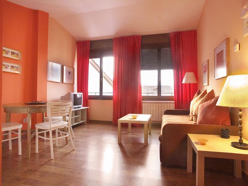 Апартаменты Apartamentos Turísticos Ezcaray