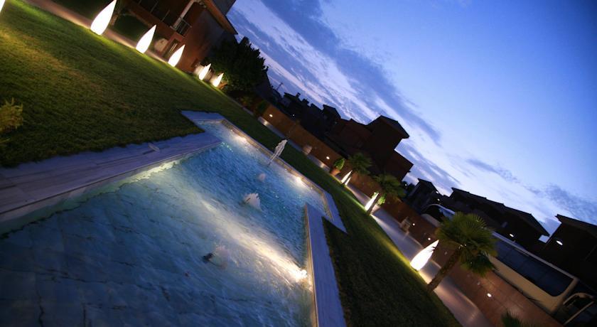 Отель AH Granada Palace Suites Business & Spa