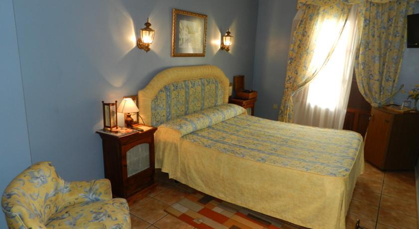 Отель Hotel Don Javier