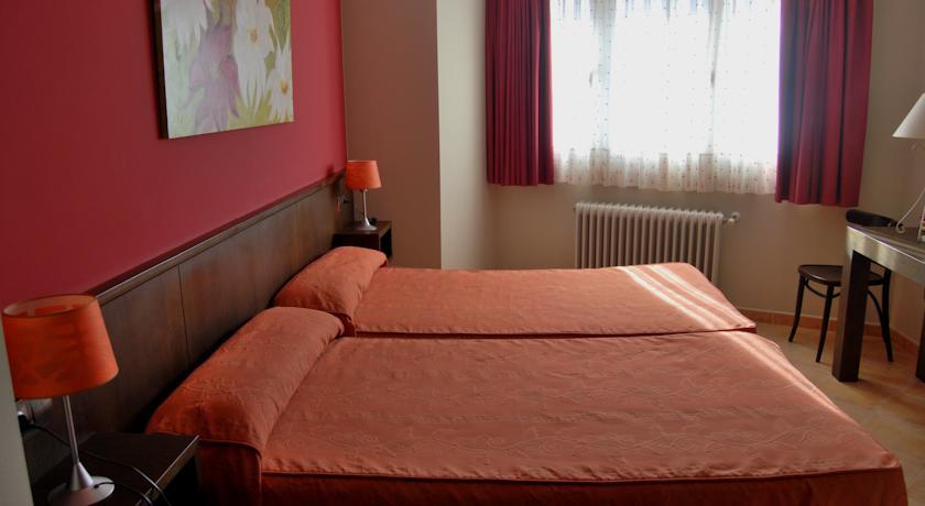Отель Hotel Entreviñes