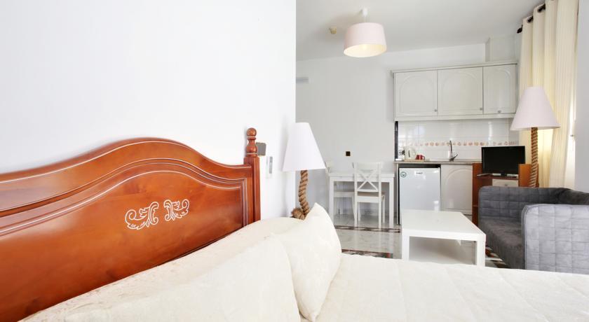 Отель Aparthotel La Palmera
