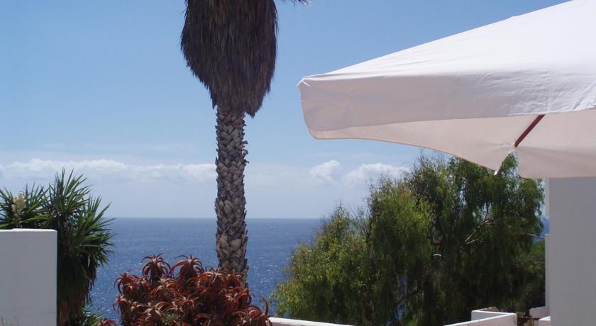 Отель Apartamentos Club Cala Azul