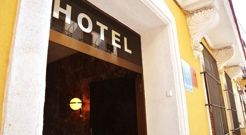 Отель Hotel El Coloso