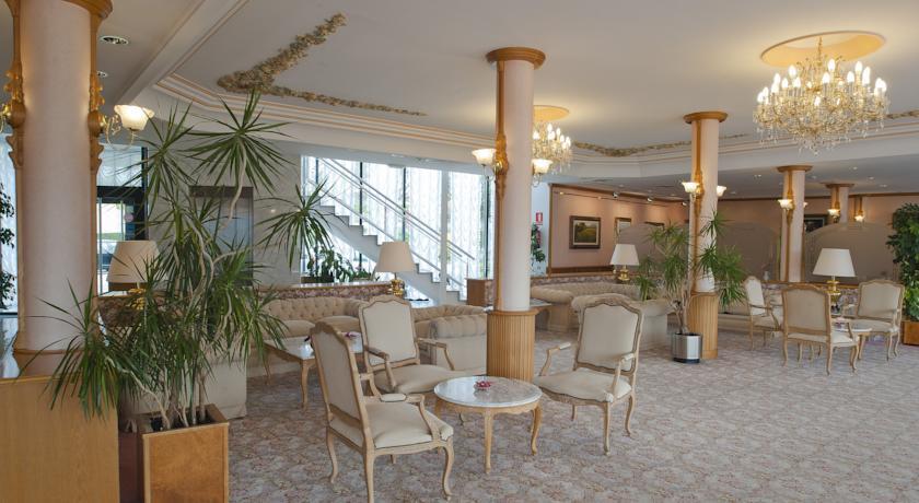 Отель Hotel Riu Olot