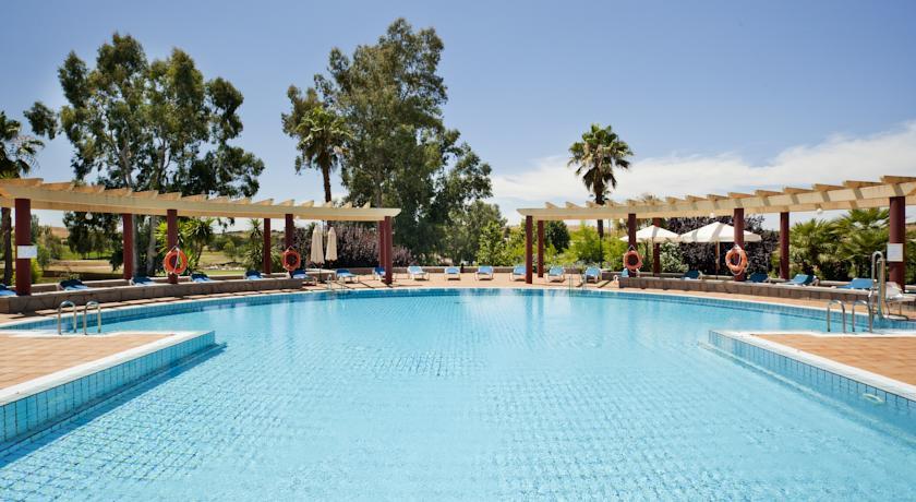 Отель Confortel Golf Badajoz