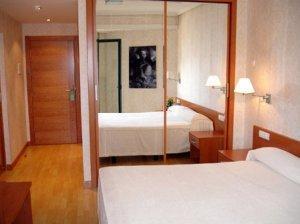 Отель Hotel Cadagua