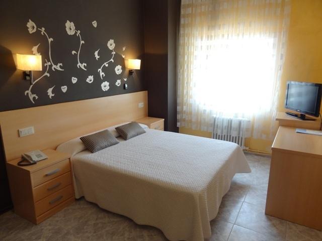 Отель Hotel Restaurant Llansola