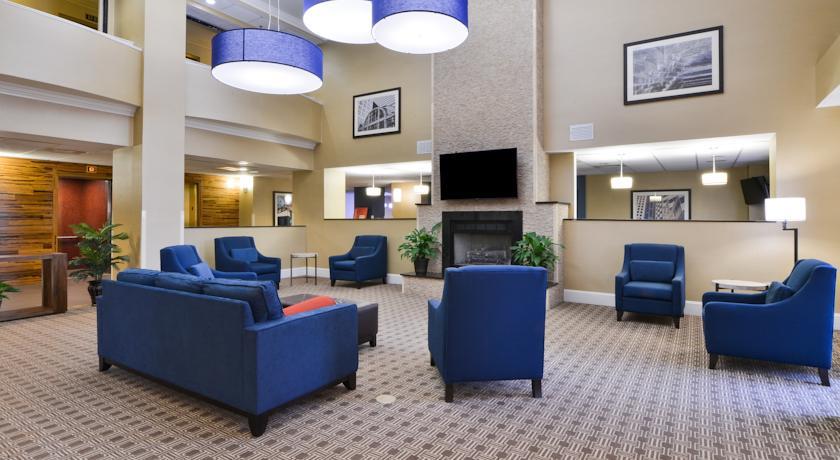 Отель Comfort Suites University Area