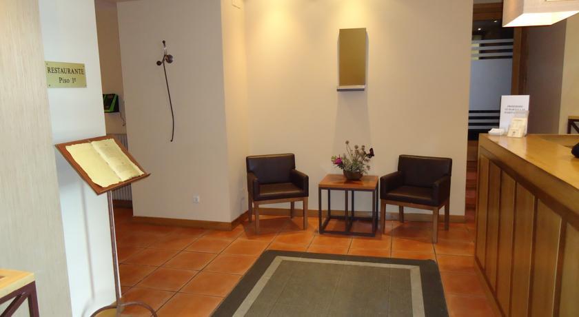 Отель Hotel Monasterio de Leyre