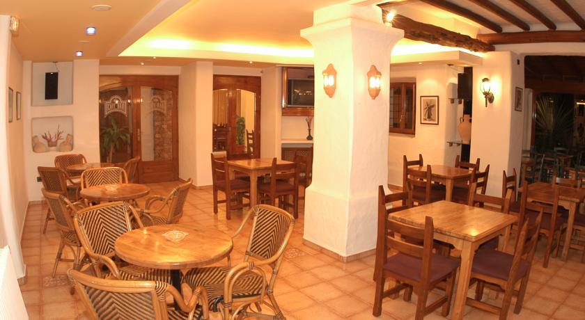 Гостевой дом Hostal Illes Pitiüses