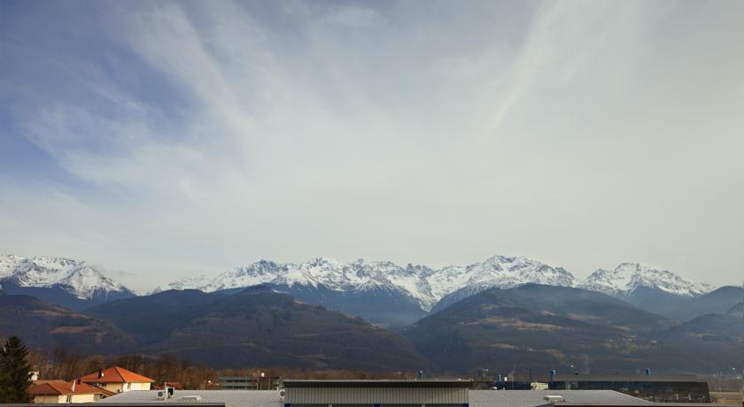 Отель Holiday Inn Express Grenoble-Bernin