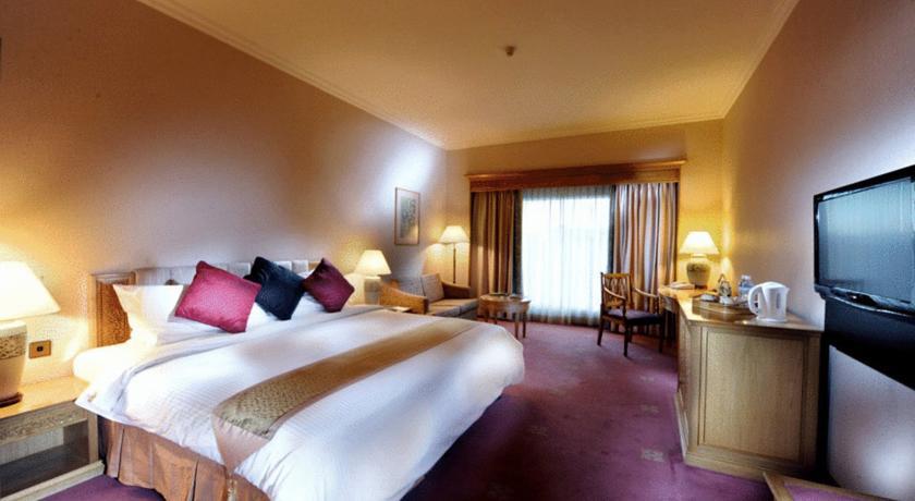 Отель Riverside Majestic Hotel