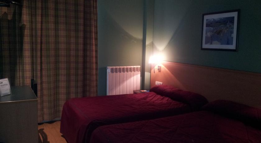 Отель Hotel Área de Calahorra