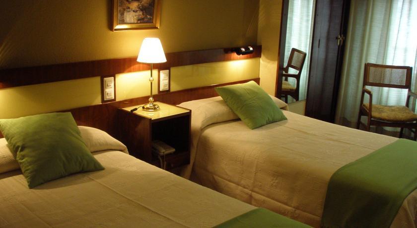 Отель Hotel Madrid Bierzo