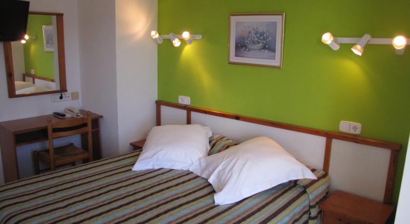 Отель Hotel Nou Estrelles