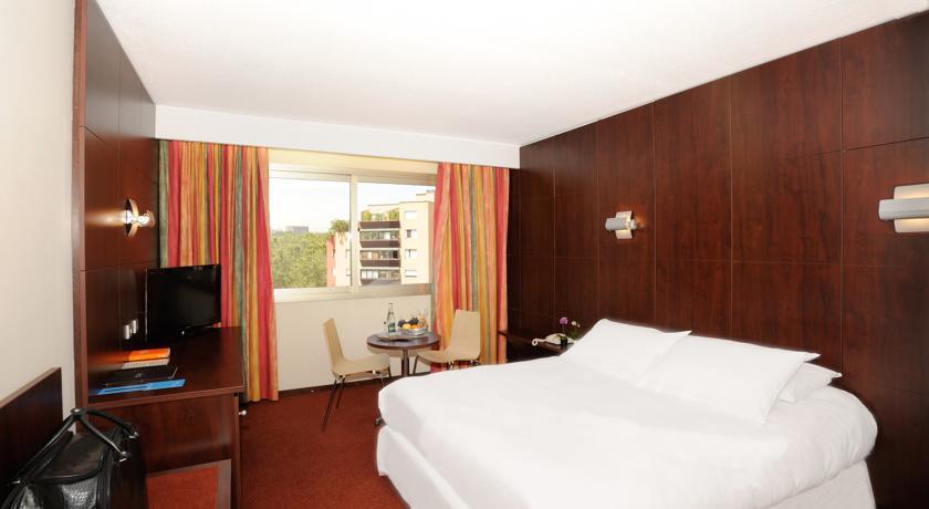 Отель Hotel des Congrès