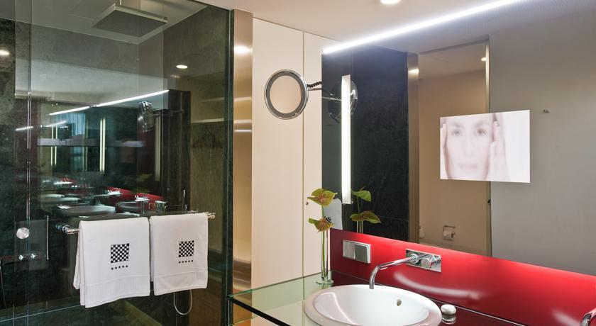 Отель Hotel Reina Petronila