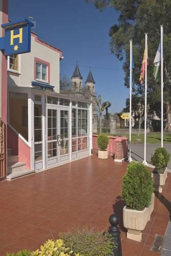 Отель Hotel Alvaro