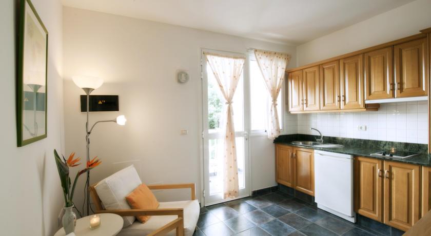 Отель Apartamentos Adjovimar