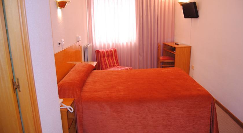 Отель Hotel Colón 27