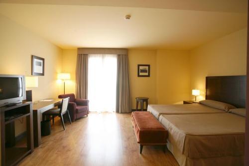 Отель Gran Hotel Ciudad de Barbastro