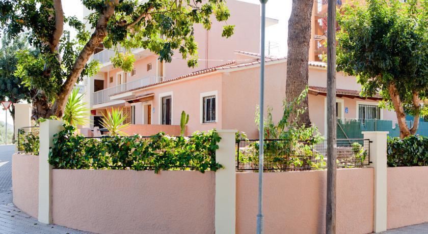 Apartamentos y Estudios Naika