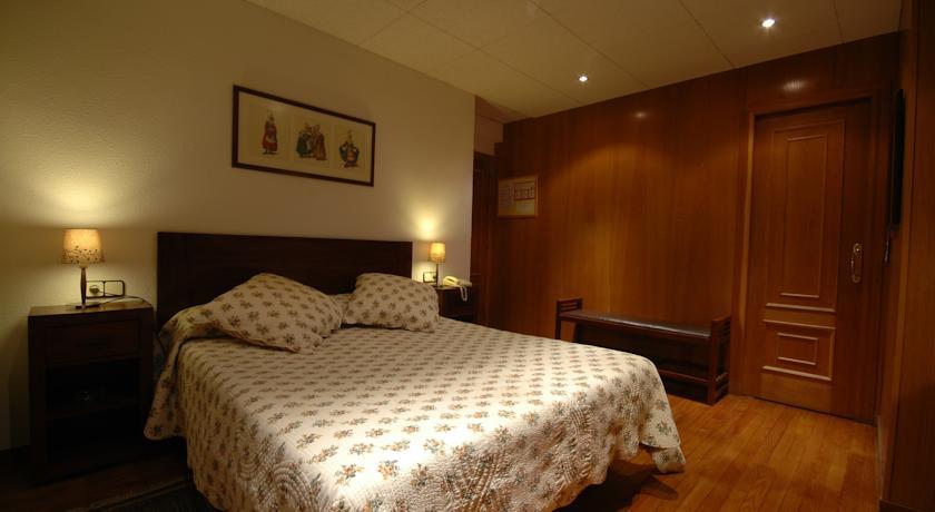 Отель Hotel Els Puis
