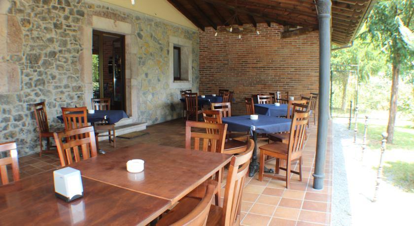 Отель Hotel Restaurante Ribera del Chicu