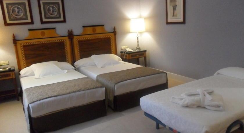 Отель Melia Hotel de la Reconquista