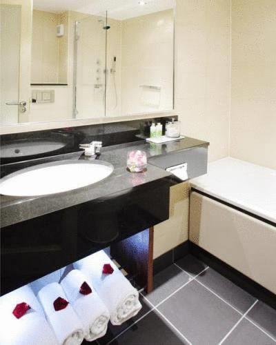 Отель The Bristol Hotel