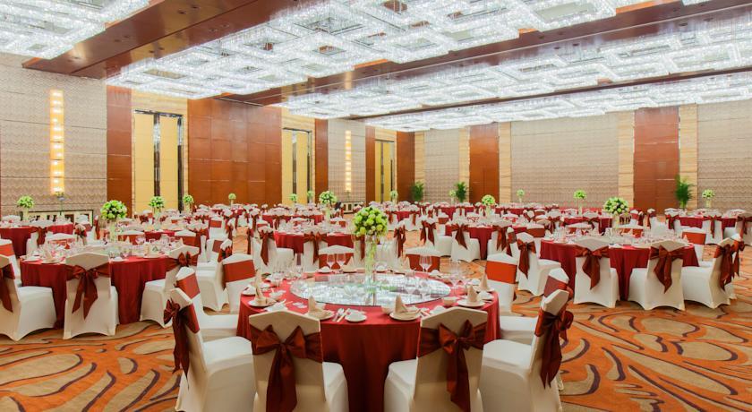 Отель Crowne Plaza Jinan City Center
