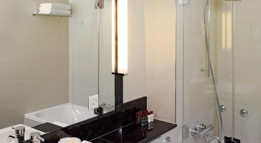 Отель Sheraton Neues Schloss Hotel