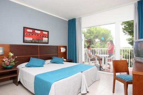 Отель Hi! Hotel Cala Blanca