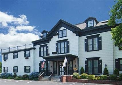 Отель The Carriage House Inn