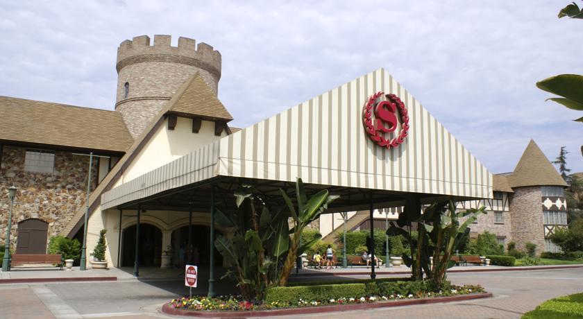 Отель Anaheim Majestic Garden Hotel (formerly Sheraton)