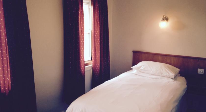 Гостевой дом The County Hotel