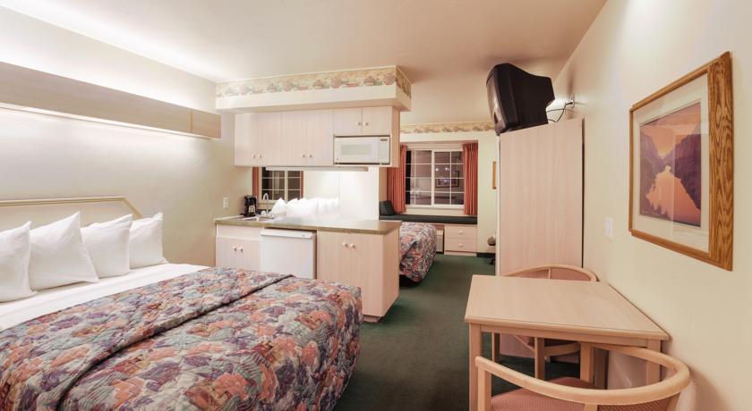 Отель River Canyon Lodge