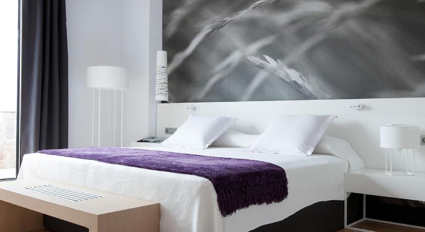 Отель NH Villa de Bilbao