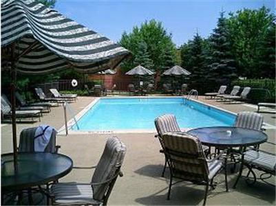 Отель Holiday Inn Express Chicago-Schaumburg