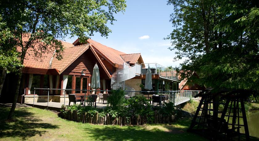 Отель Chevin Country Park Hotel & Spa
