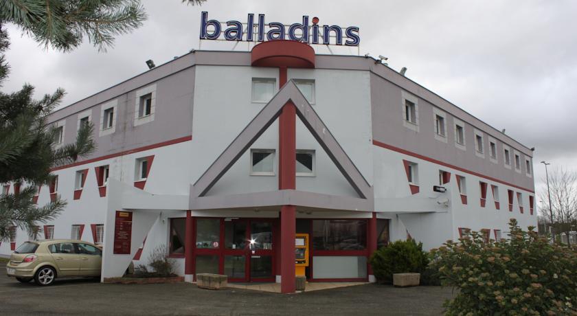 Отель Balladins Coignieres